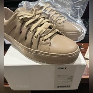 Men’s PS821 brand new leather sneaker. Made in Italy beige.